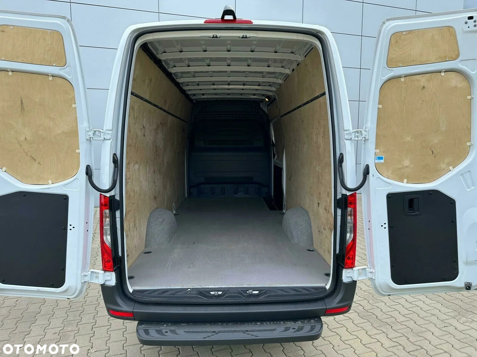 Mercedes-Benz Sprinter 317 - 7
