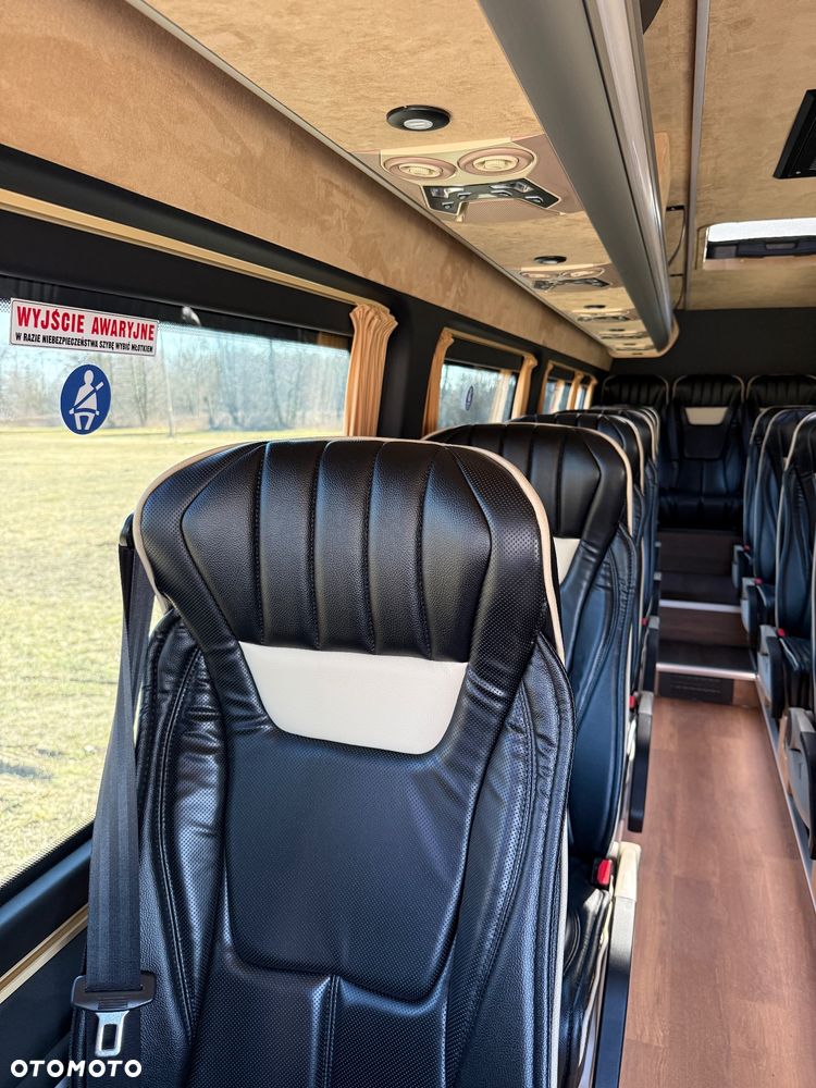 Mercedes-Benz Sprinter 519 - 19