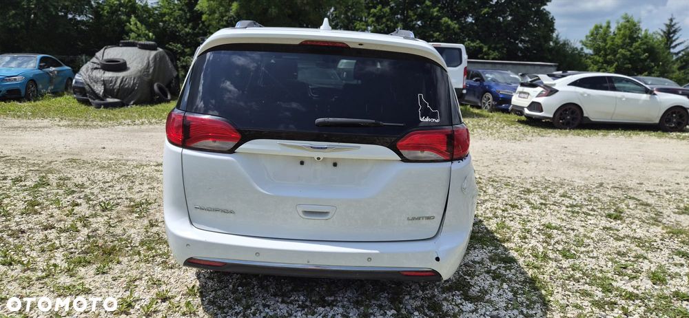 Chrysler Pacifica - 6