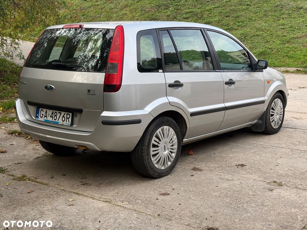 Ford Fusion 2004 photo 5