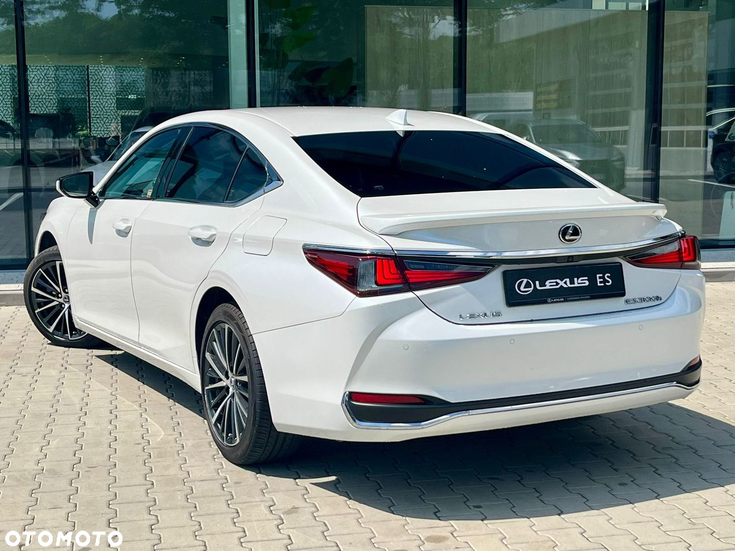 Lexus ES - 12