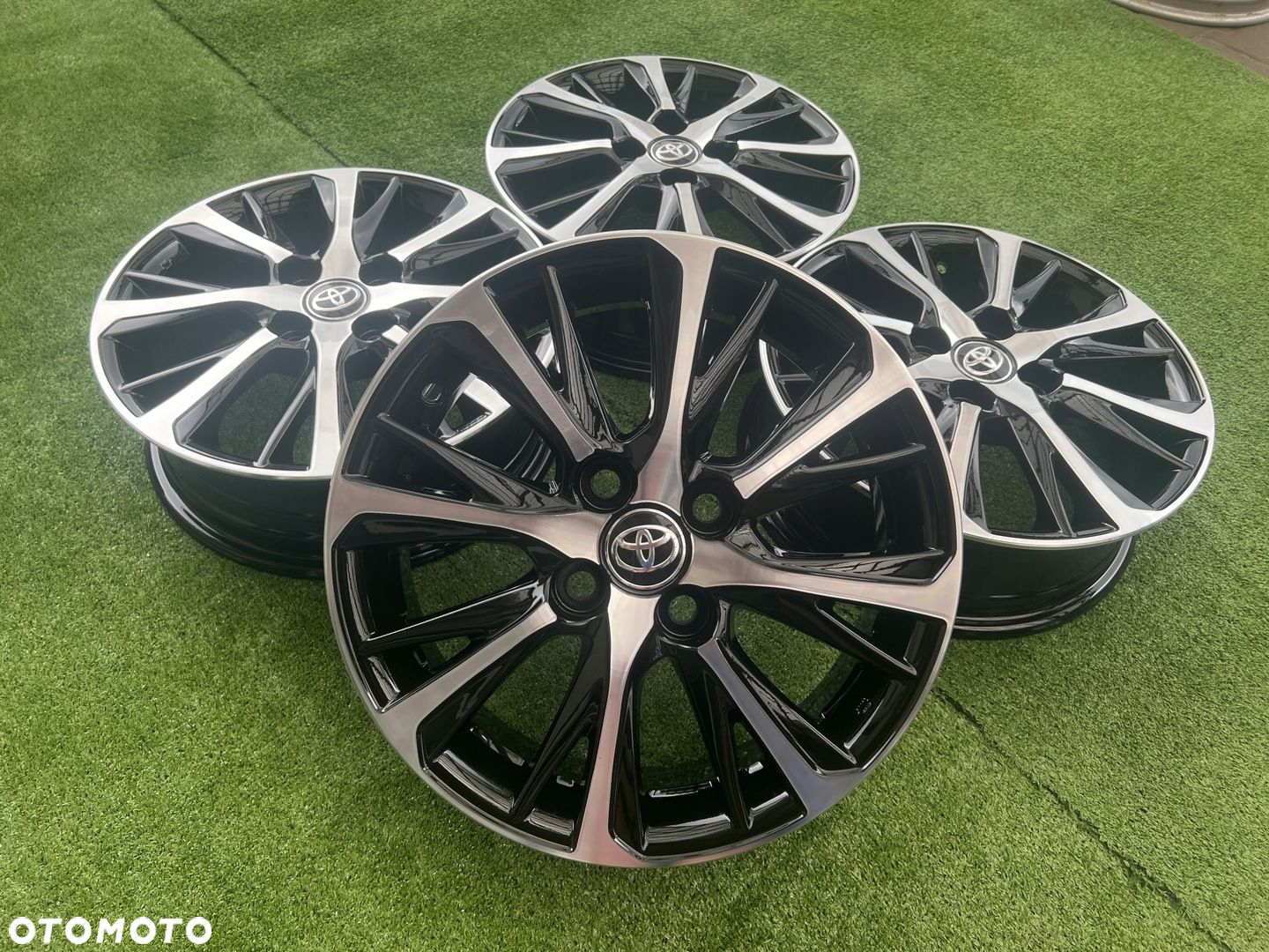 KOMPLET FELG FELGI ALU TOYOTA YARIS AYGO 15 4X100 ET39 ORYGINALNE - 2