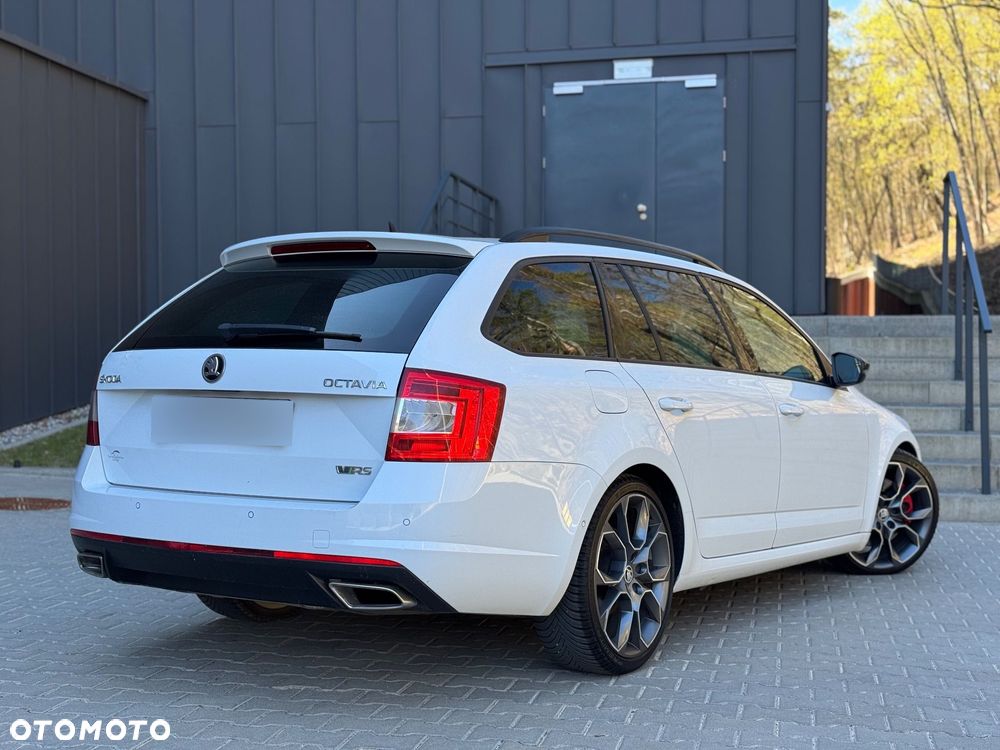 Skoda Octavia 2.0 TDI DSG RS - 10