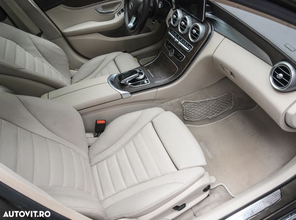 Mercedes-Benz C 300 BlueTec Hybrid - 13
