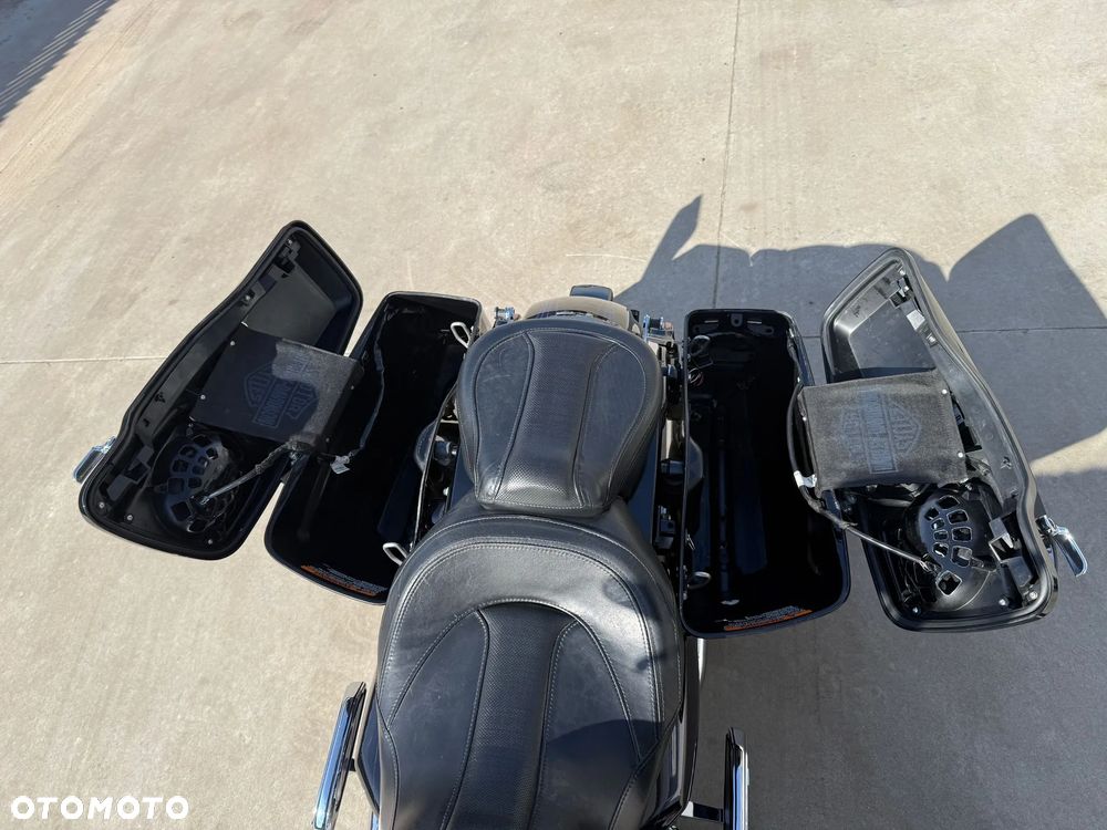 Harley-Davidson CVO Street Glide - 8