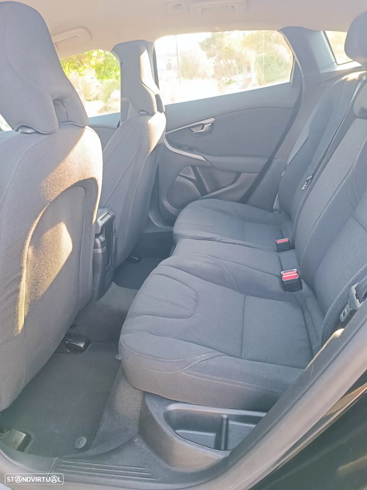 Volvo V40 1.6 D2 Momentum Eco - 11