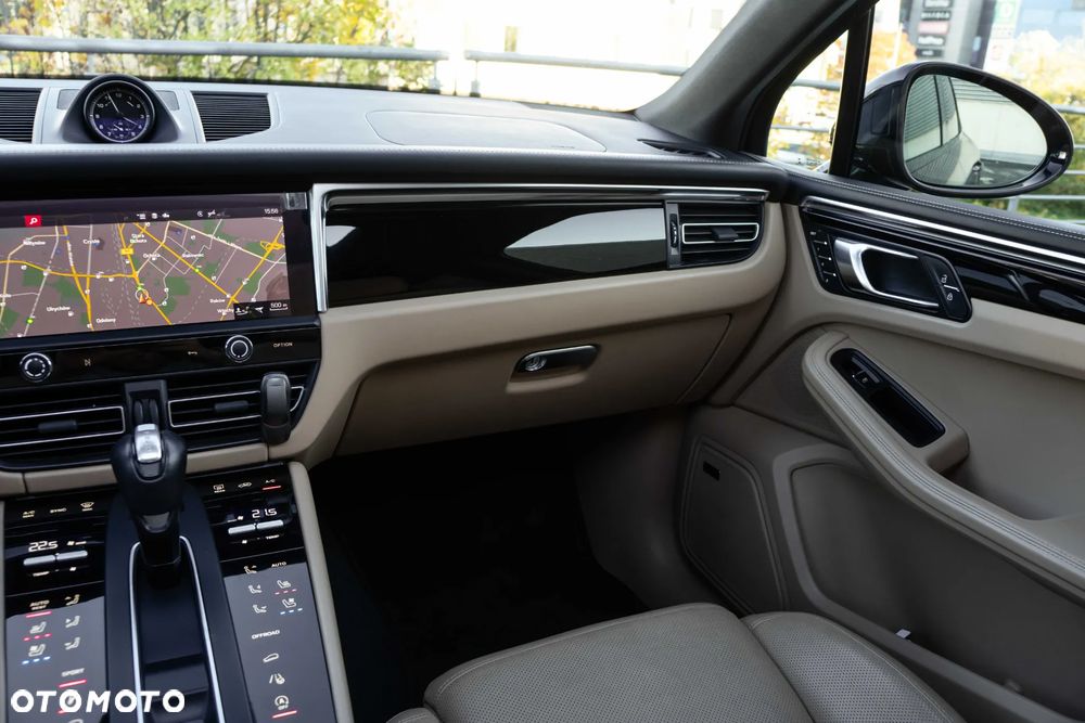 Porsche Macan - 24