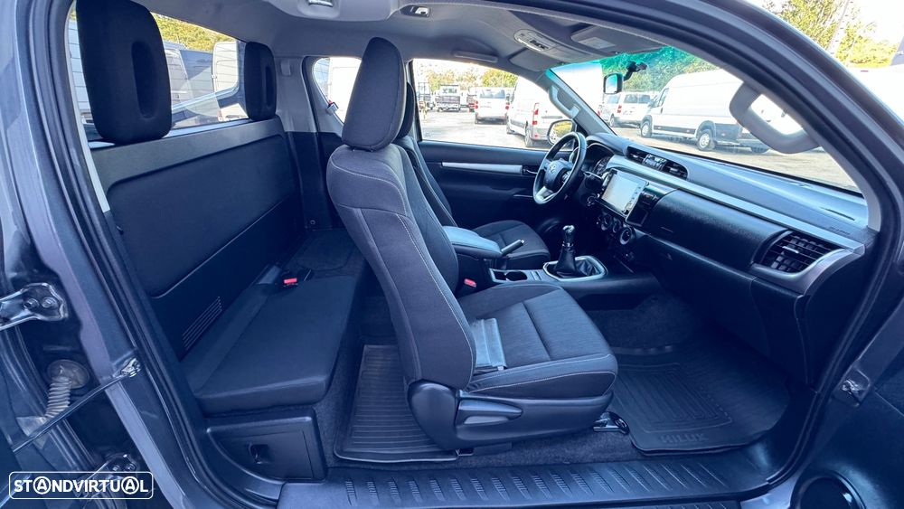 Toyota Hilux 2.4 D-4D 4WD Trial - 11