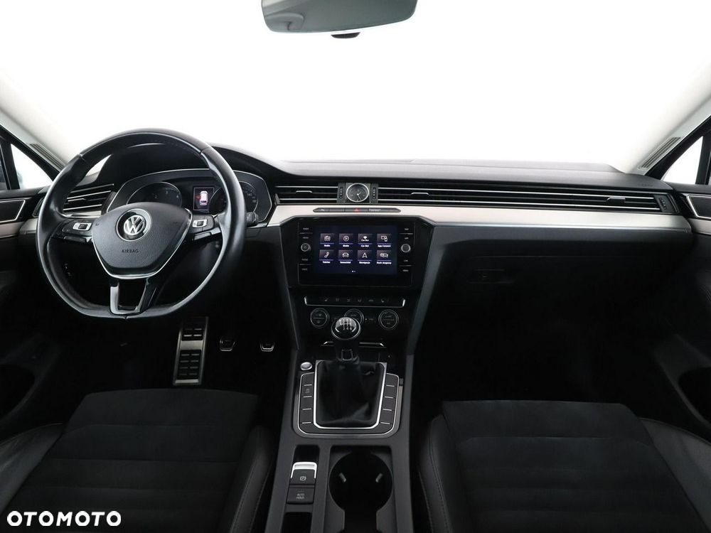Volkswagen Passat Variant 2.0 TDI (BlueMotion Technology) Highline - 16