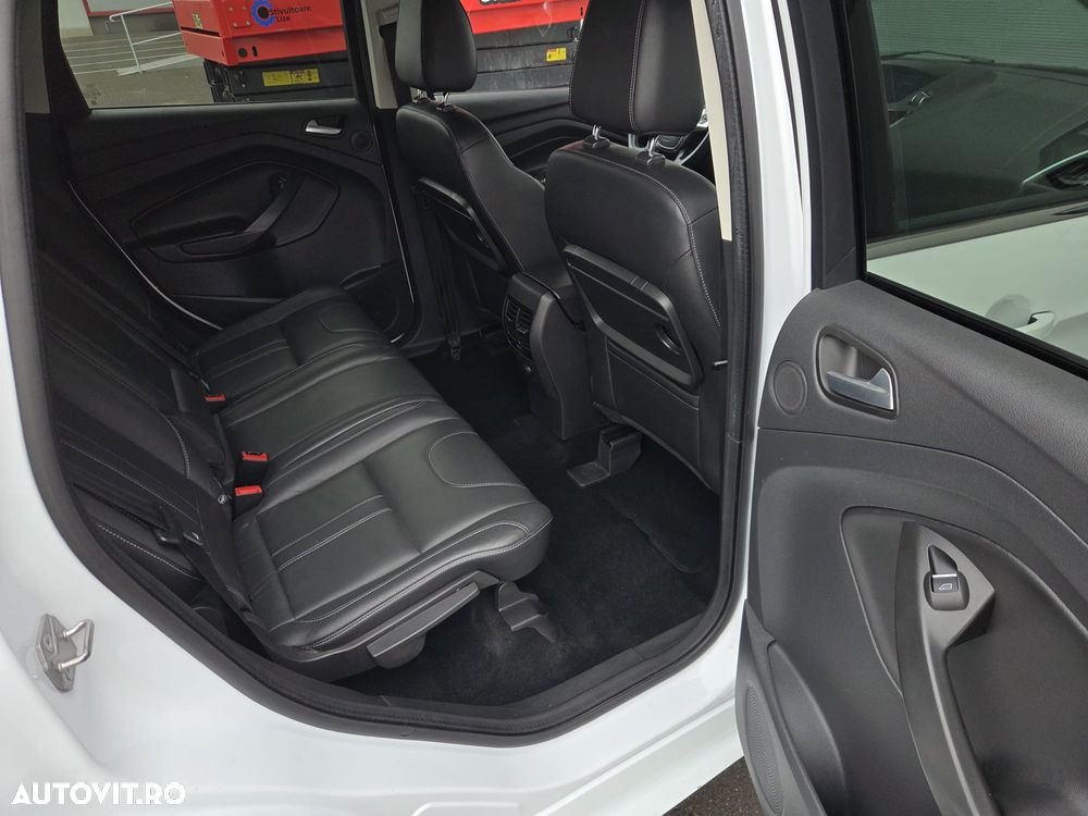 Ford Kuga 2.0 TDCi 2x4 ST-Line - 6