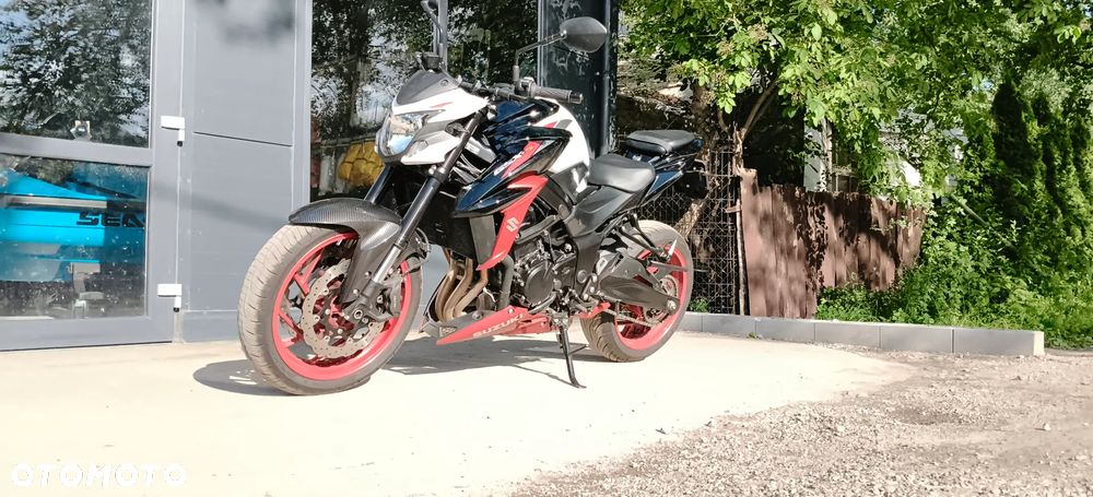 Suzuki GSX - 3
