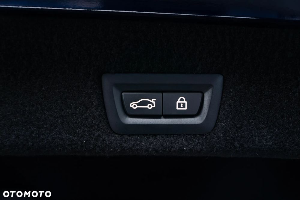 BMW Seria 7 750i xDrive - 34