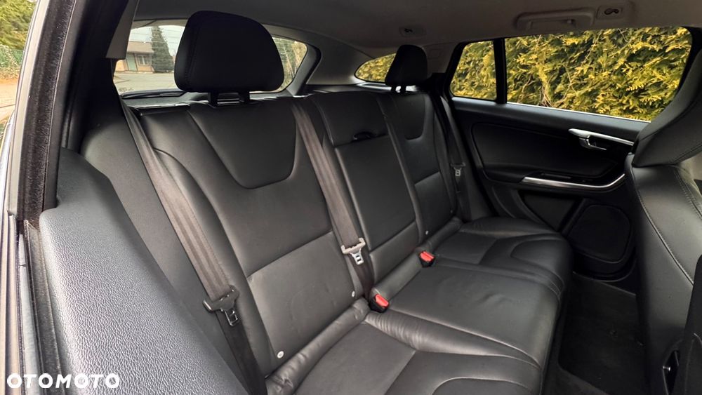 Volvo V60 D4 Geartronic Momentum - 35
