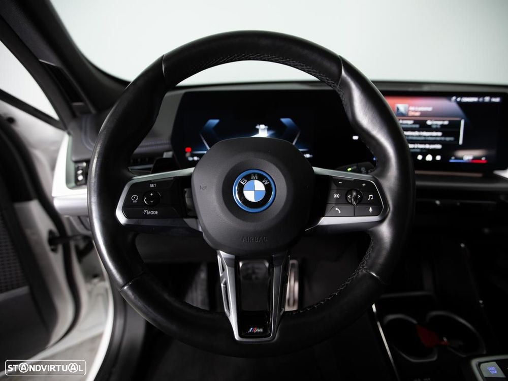 BMW iX1 eDrive20 - 17