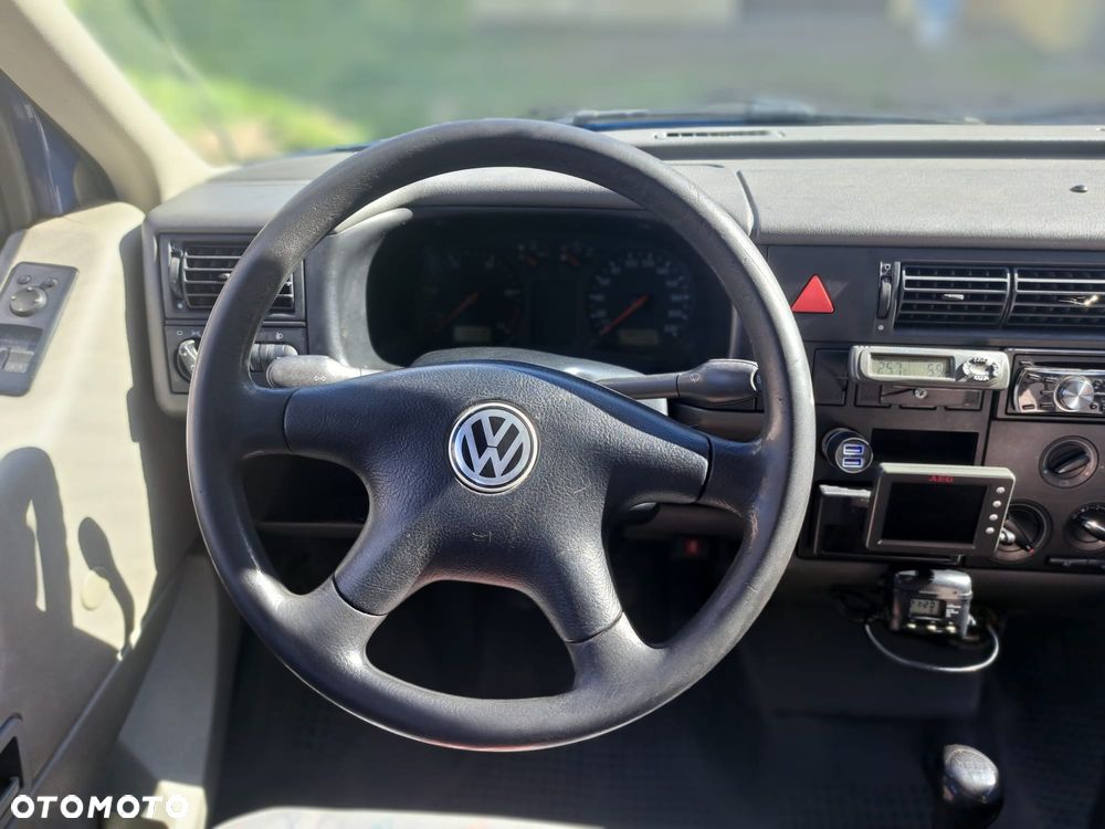 Volkswagen Caravelle - 10