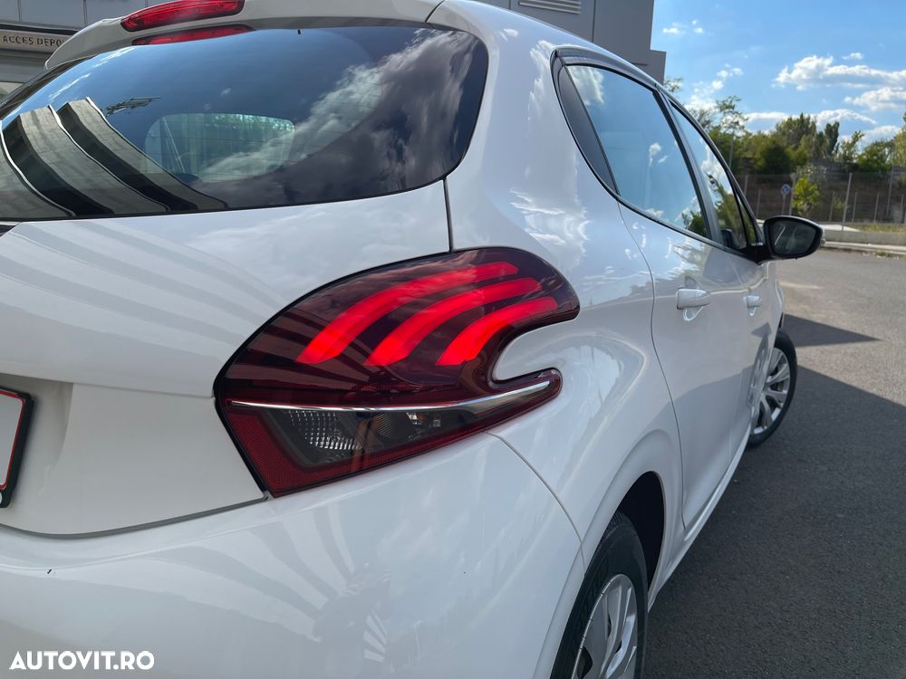 Peugeot 208 1.2 L PureTech Style - 9