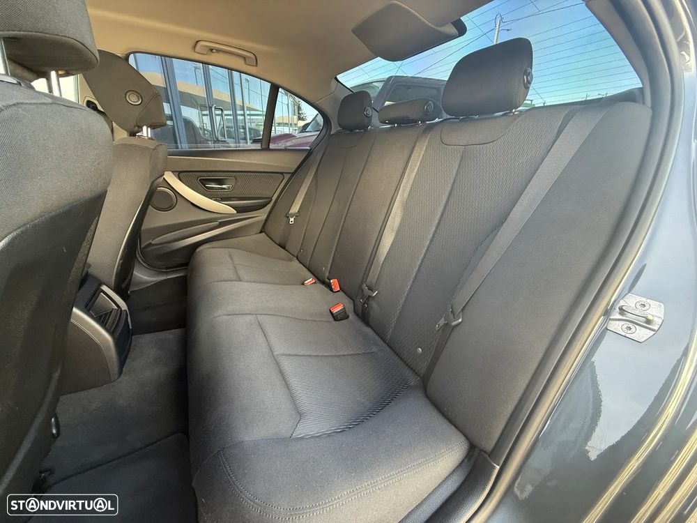 BMW 320 d Advantage - 26