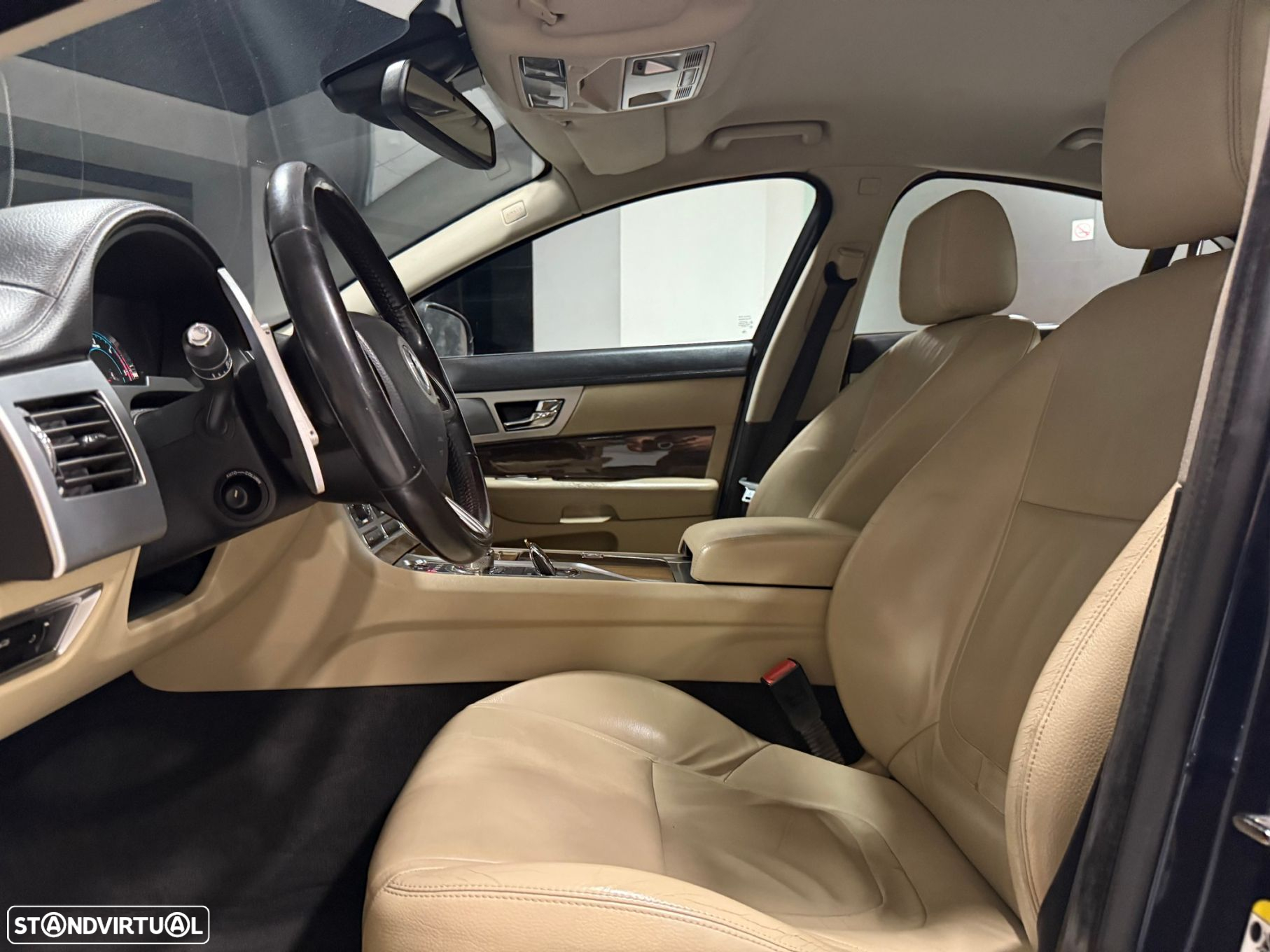 Jaguar XF 2.2 D Premium Luxury - 18