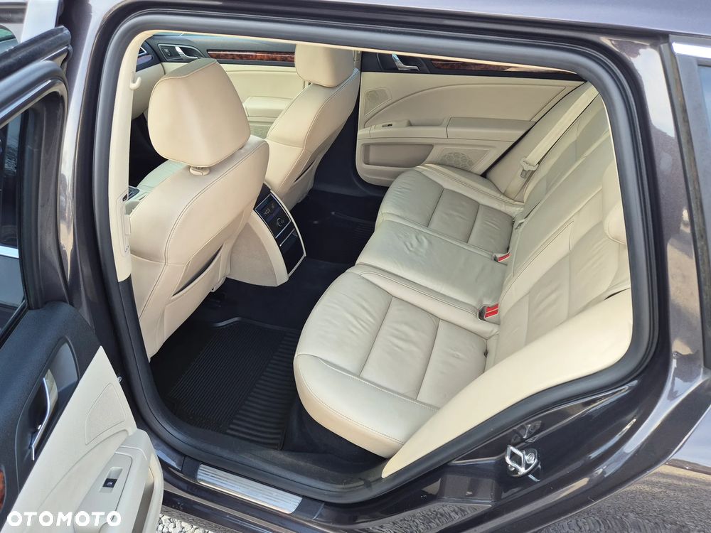 Skoda Superb 2.0 TDI DSG Exclusive - 20