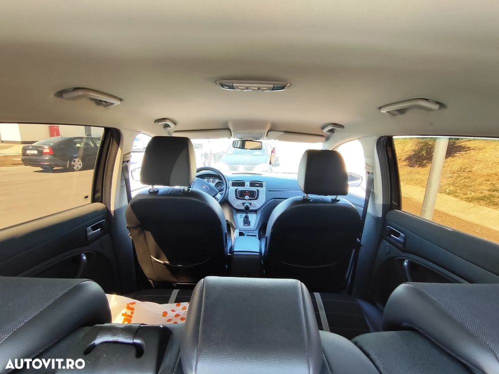 Ford Kuga 2.0 TDCi 4WD Powershift Titanium - 4