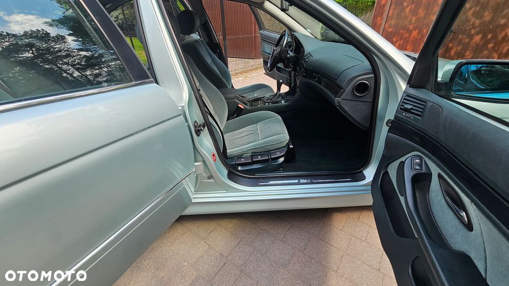 BMW Seria 5 523i - 33