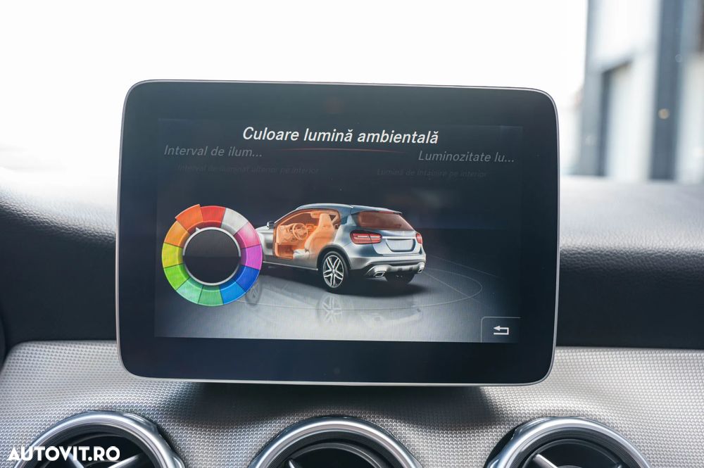 Mercedes-Benz GLA 220 d 4MATIC 7G-DCT - 30