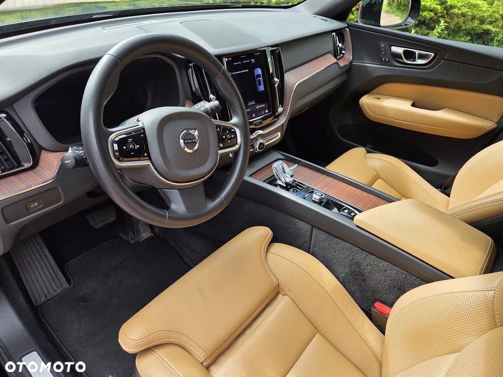 Volvo XC 60 B5 B AWD Plus Dark - 29