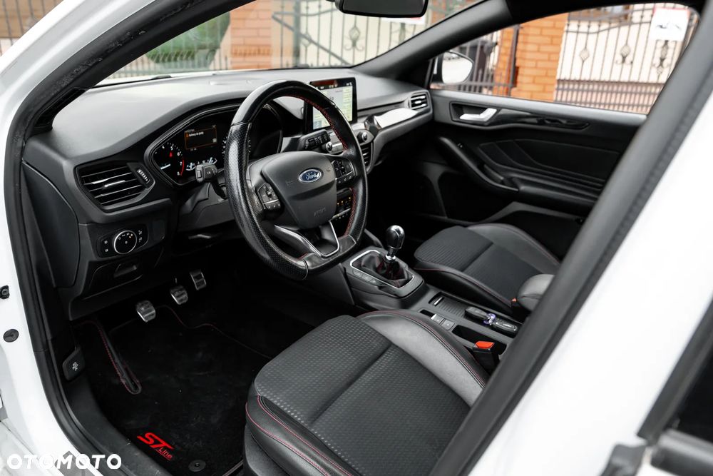 Ford Focus 1.0 EcoBoost Start-Stopp-System ST-LINE STYLE - 16
