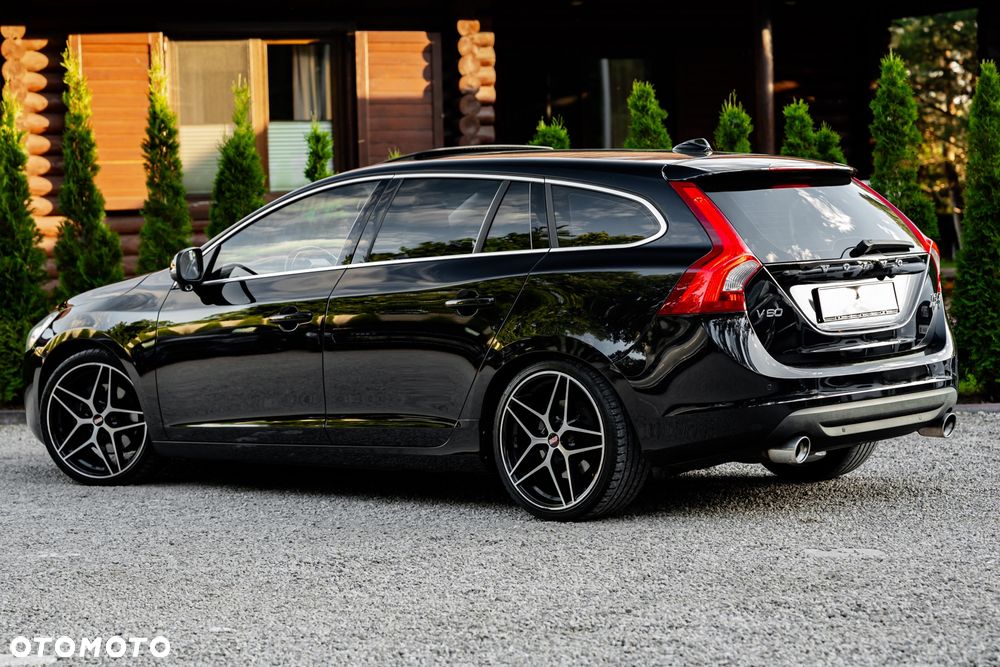 Volvo V60 T6 AWD Geartronic Summum - 9
