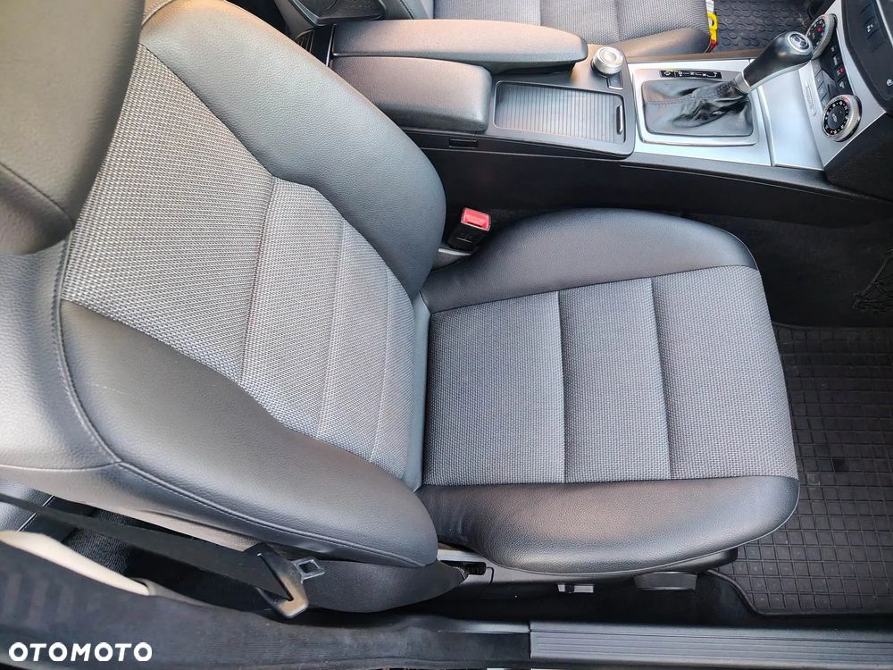 Mercedes-Benz Klasa C 220 CDI DPF Automatik BlueEFFICIENCY Avantgarde - 19