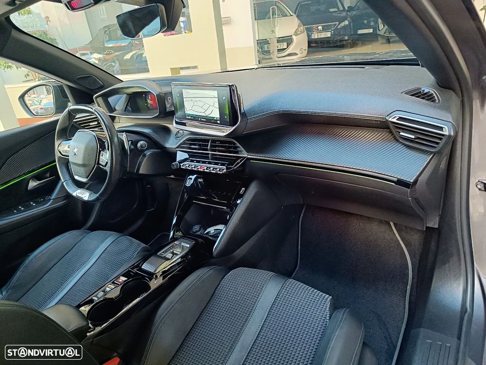 Peugeot 2008 PureTech 130 EAT8 GT - 22