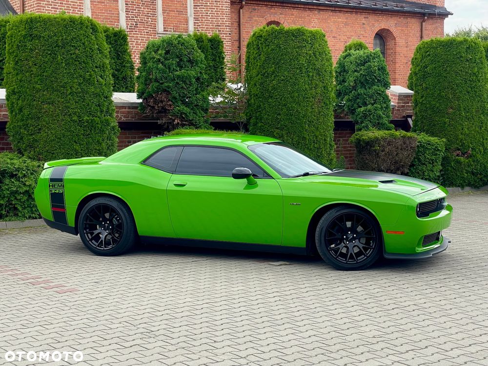 Dodge Challenger - 8