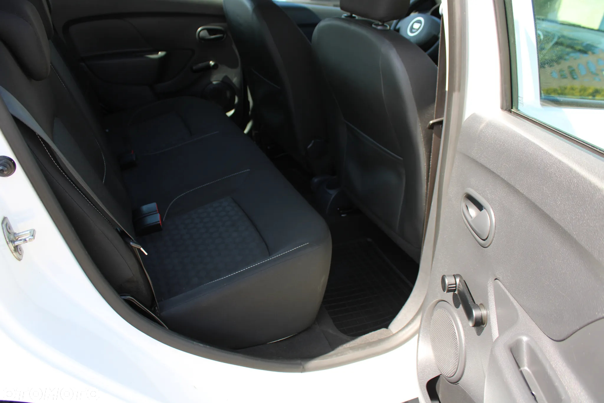 Dacia Sandero 1.2 16V 75 Ambiance - 29