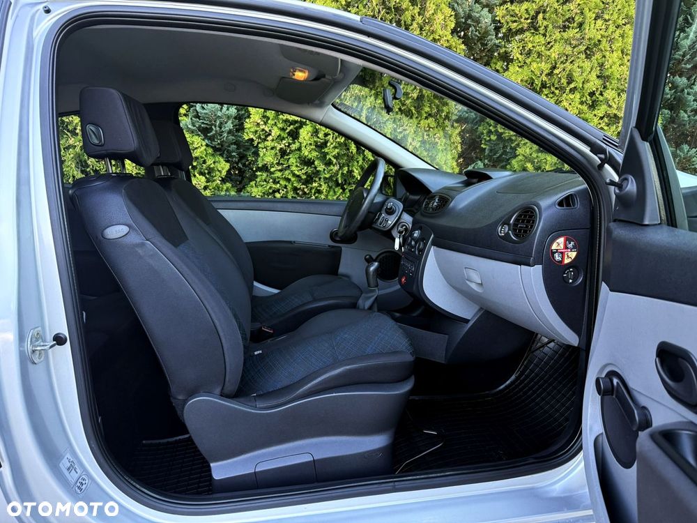 Renault Clio - 35