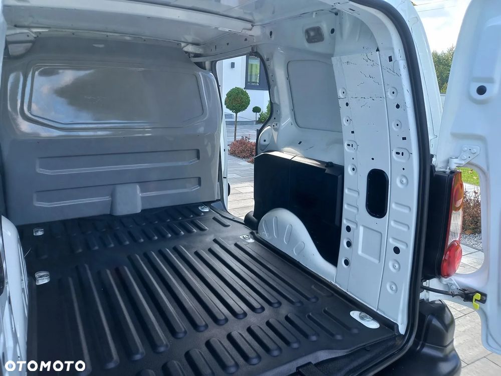 Peugeot Partner 1.6HDI 3 Osob 2018 L2 Long Długi Salon PL Klima Tempomat - 15