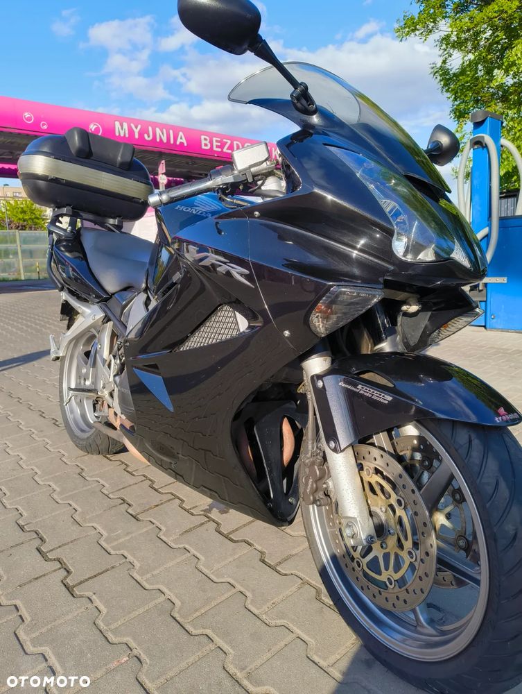 Honda VFR - 2