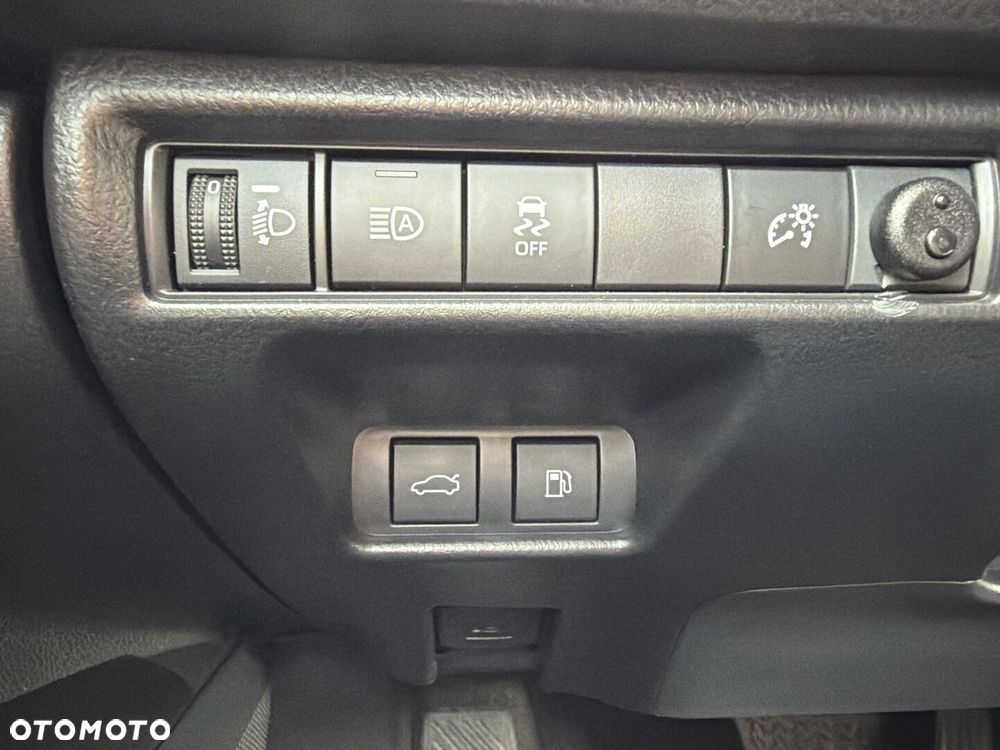 Toyota Camry - 25