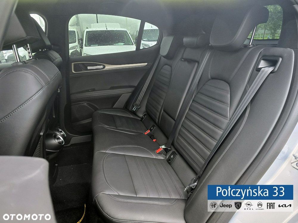 Alfa Romeo Stelvio - 16