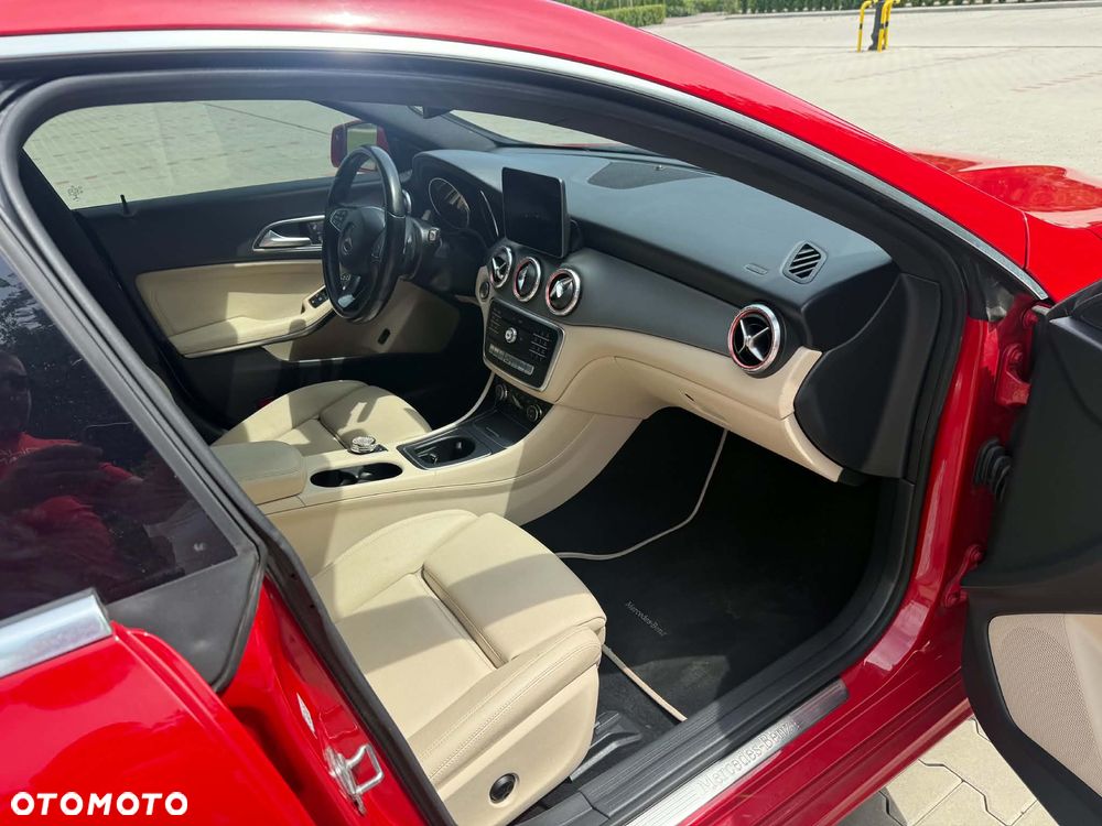 Mercedes-Benz CLA 250 7G-DCT - 17