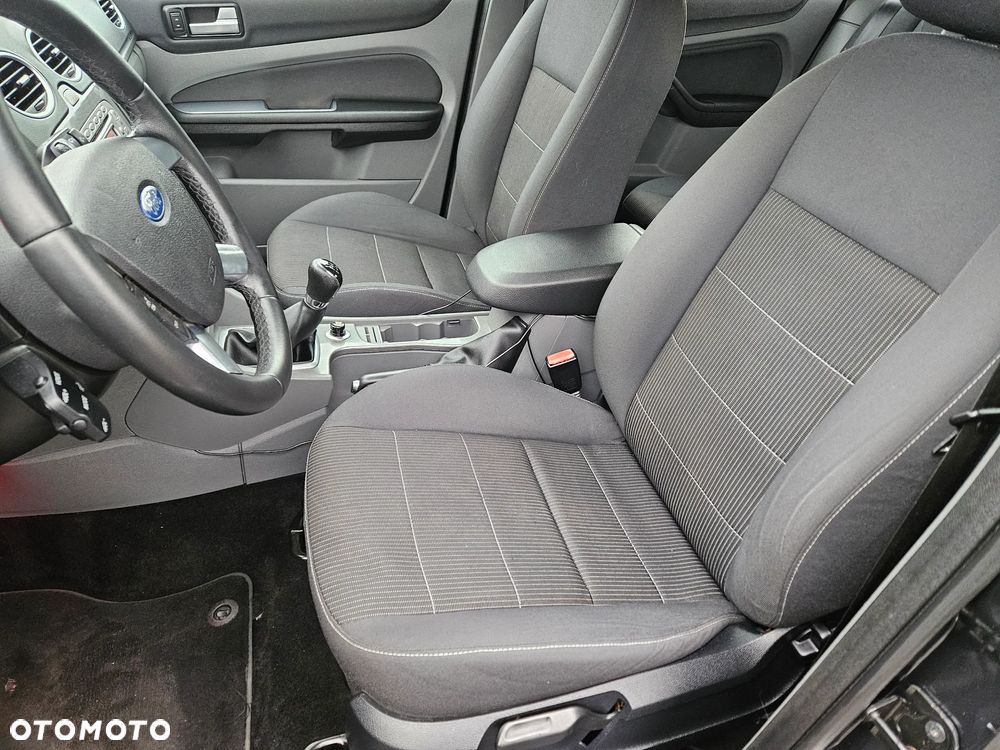Ford Focus 1.8 Titanium - 24