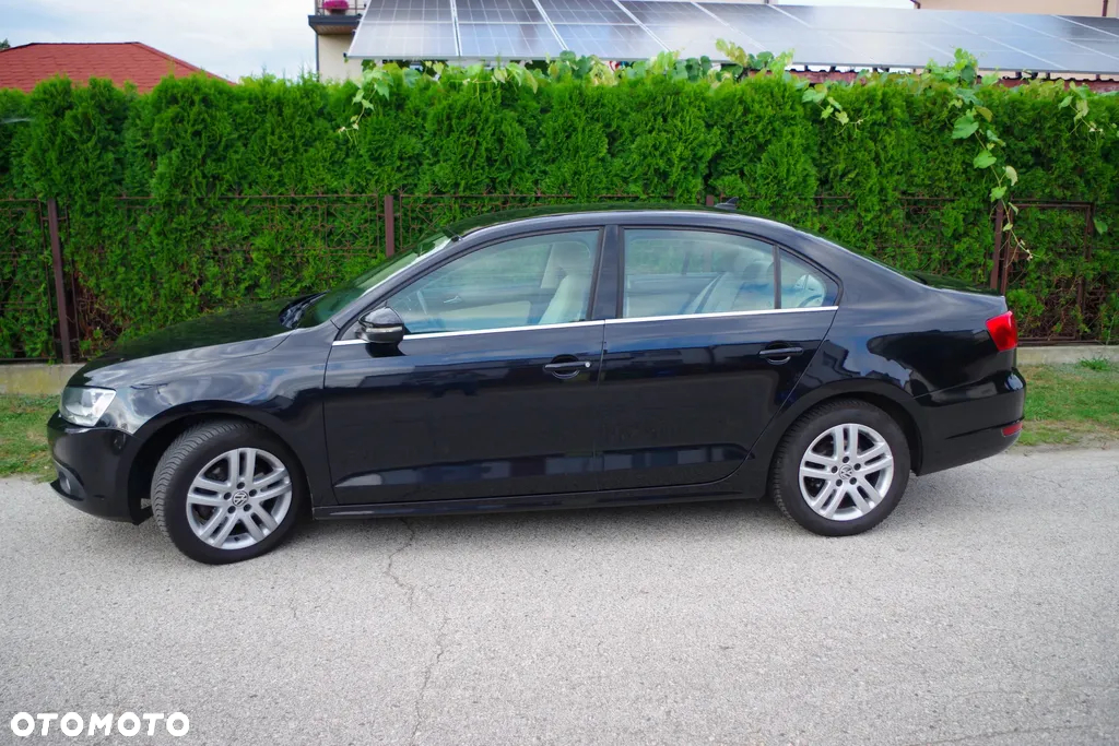 Volkswagen Jetta - 4