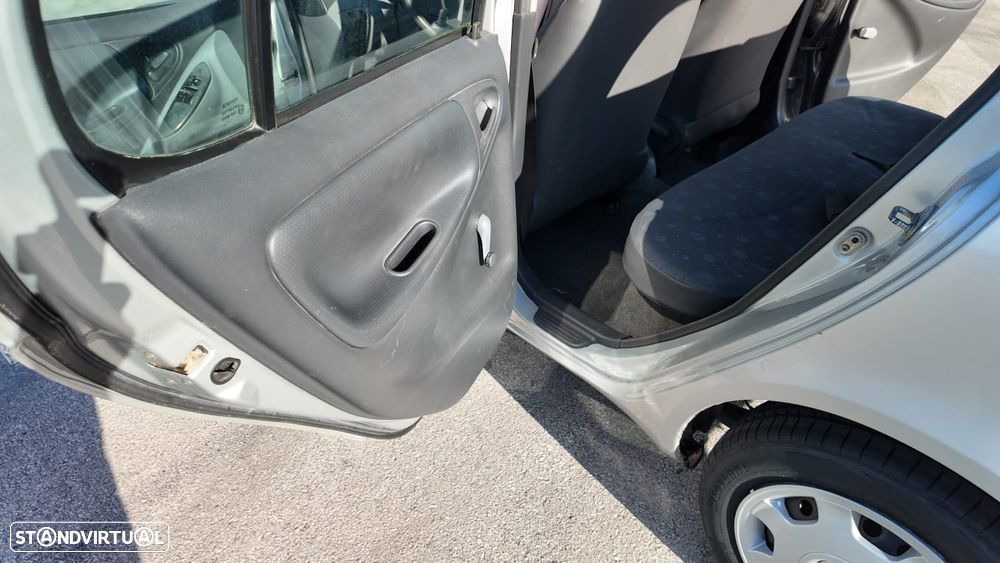Toyota Yaris 1.0 Luna - 13
