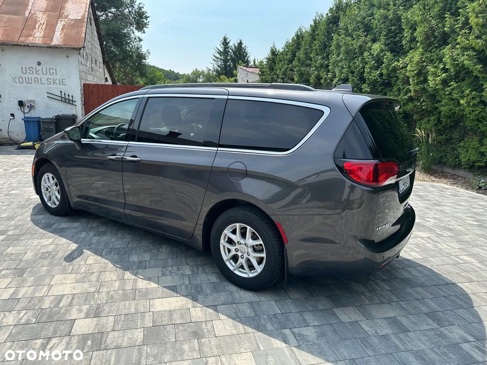 Chrysler Pacifica - 5