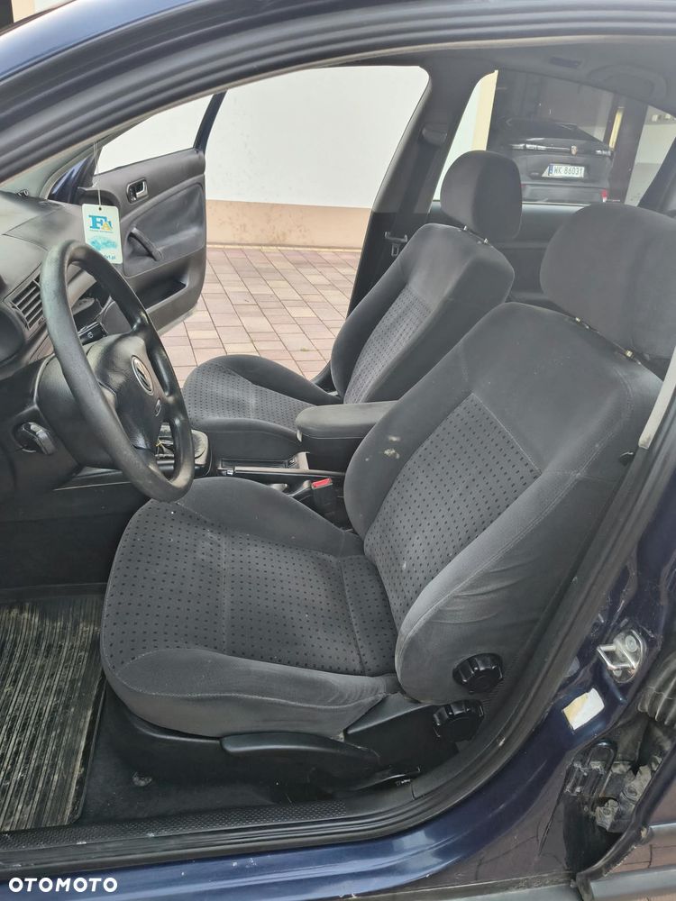 Volkswagen Passat - 8