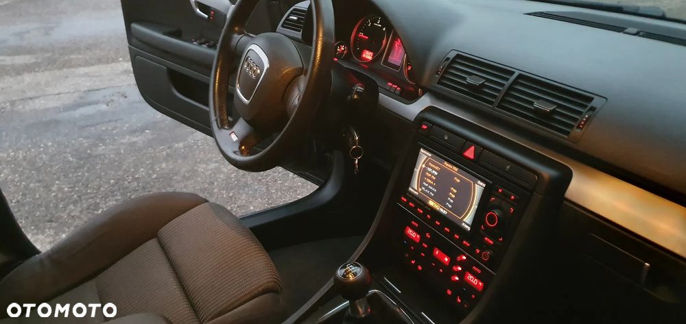 Audi A4 Avant 2.0 TDI DPF - 16