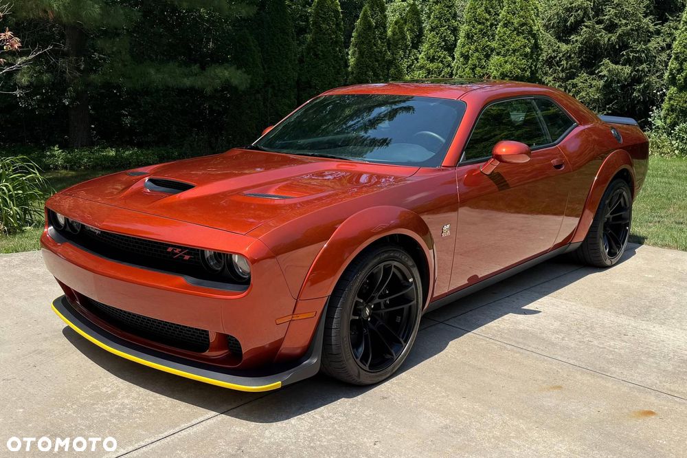 Dodge Challenger - 12
