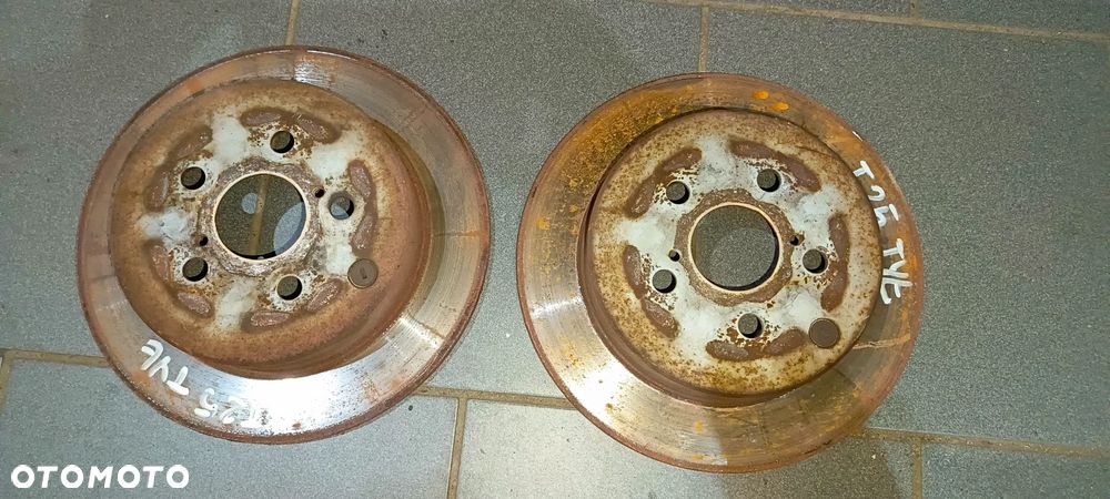 TARCZE HAMULCOWE TYL TOYOTA AVENSIS T25 - 1