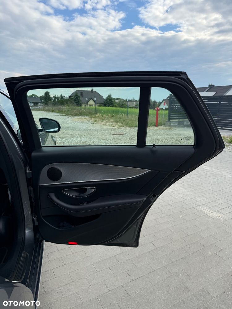 Mercedes-Benz Klasa E 220 d Business Edition 9G-TRONIC - 22