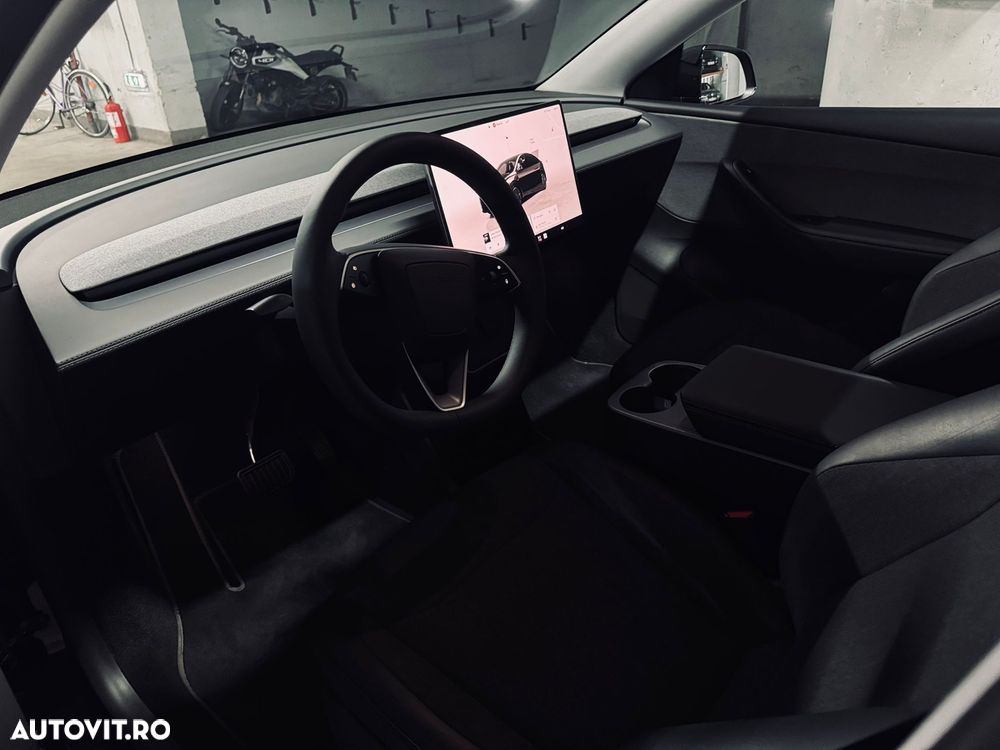 Tesla Model Y RWD - 7