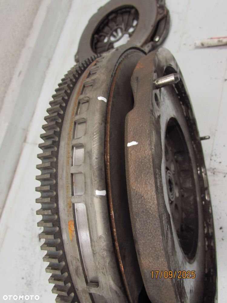 MERCEDES W204 2.2 CDI 651 12-15 SPRZEGLO KOLO DWUMASOWE TARCZA 9 mm DOCISK 6510305205 - 6
